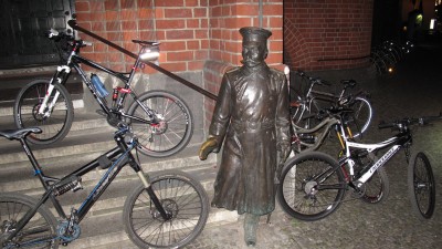 Gruppenfoto beim Hauptmann von Köpenick